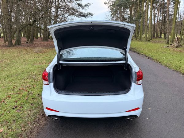 Hyundai i40 2017 1.7 Diesel 1 Owner 375406749