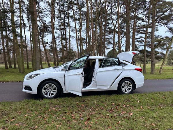 Hyundai i40 2017 1.7 Diesel 1 Owner 375406881