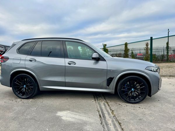 BMW X5 2025 Top Spec M-Sport Pro 375514311