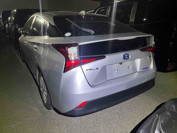 Five 2022 Toyota Prius landing Dublin Feb/26 376078114