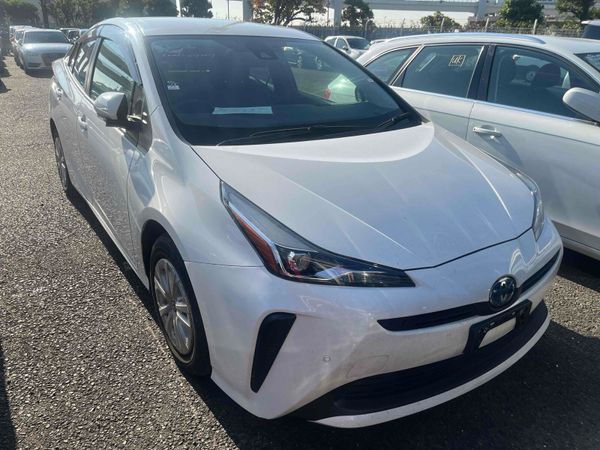 Five 2022 Toyota Prius landing Dublin Feb/26 376078112