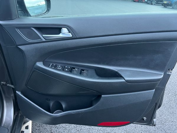 2017 (172) Hyundai Tucson Premium SE 2.0 CRDI 376168723