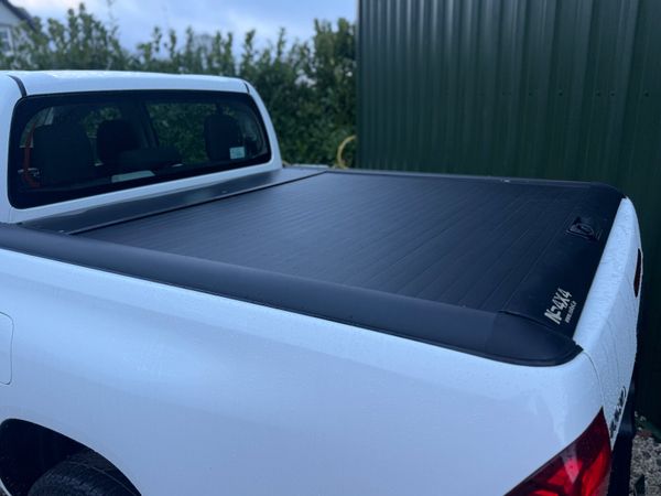 Toyota Hilux 2019 LOW MILES 376236053