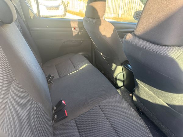 Toyota Hilux 2019 LOW MILES 376236081