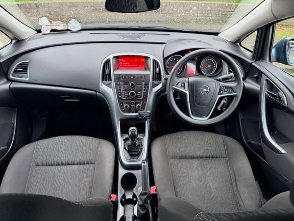 Opel Astra 2014 1.4 petrol NCT&TAX 376502105