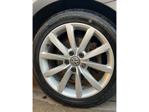 Volkswagen Golf LOW MILEAGE R-LINE 1.6 TDI MANUAL 376786596