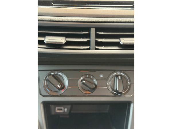 Volkswagen Polo VERY LOW MILEAGE - TRENDLINE 1.0 M 376795932