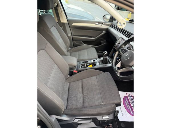 Volkswagen Passat LOW MILEAGE- BUSINESS 2.0 TDI MA 376798443