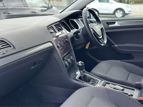 Volkswagen Golf 1.6 TDI SE NAV BLUEMOTION 115PS 5D 376801664