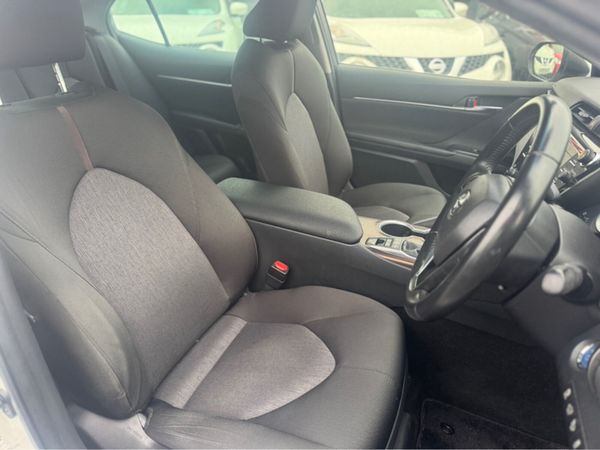 Toyota Camry Hybrid – Pearl White, High Spec, JBL, 376917651