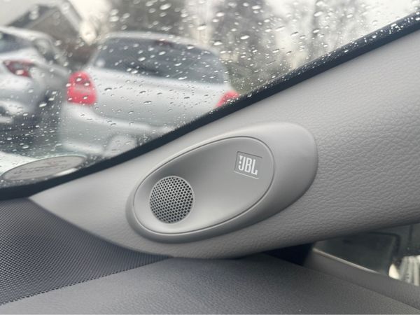 Toyota Camry Hybrid – Pearl White, High Spec, JBL, 376917652