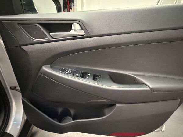 192 Hyundai Tucson SE COMFORT 1.6 PETROL - LOW KMS 377156938