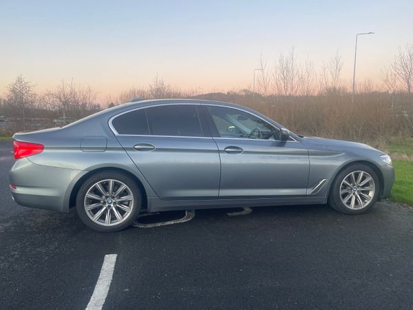 BMW 5-Series 2017 377274563