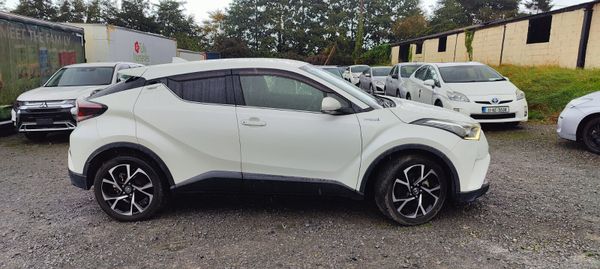 2017 Toyota CHR (Pear White) 370001500