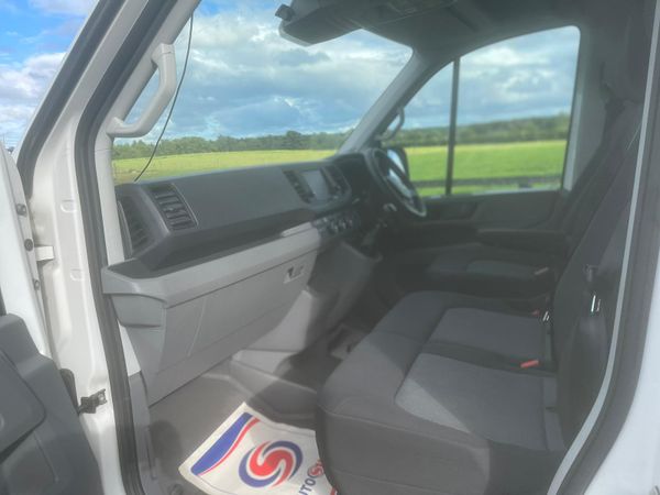 202 Volkswagen Crafter Highline 140bhp Spotless 370032569