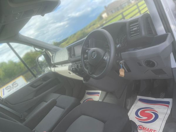 202 Volkswagen Crafter Highline 140bhp Spotless 370032571
