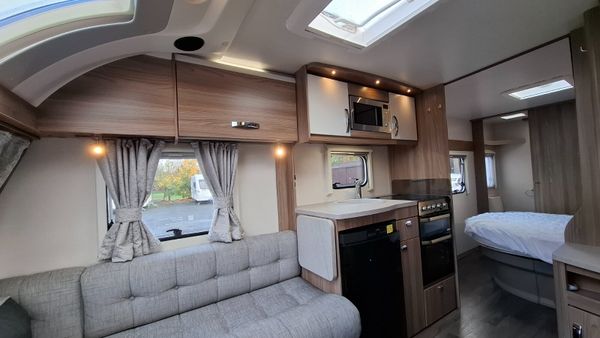 Swift Sprite Major Island bed caravan 370092571