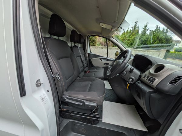 2016 Renault Trafic ***Tax and DOE*** 370165531