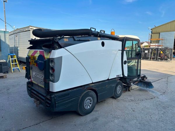 2014 JOHNSTON  CITY ROAD COMPACT SWEEPER 370167296