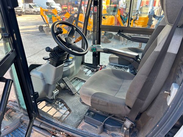 2014 JOHNSTON  CITY ROAD COMPACT SWEEPER 370167299
