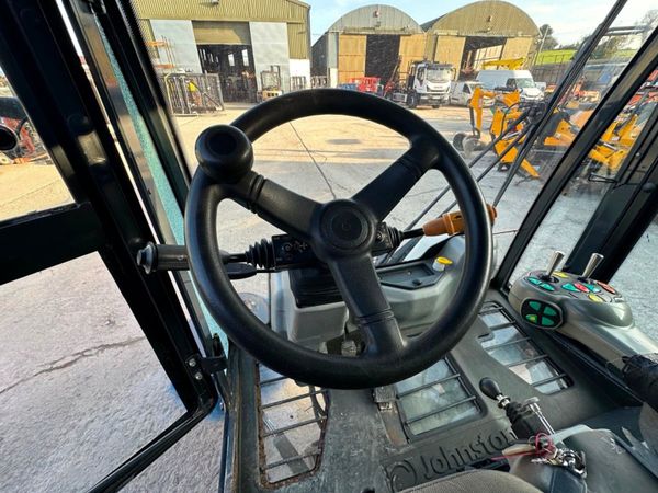 2014 JOHNSTON  CITY ROAD COMPACT SWEEPER 370167304