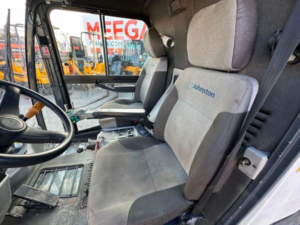 2014 JOHNSTON  CITY ROAD COMPACT SWEEPER 370167301