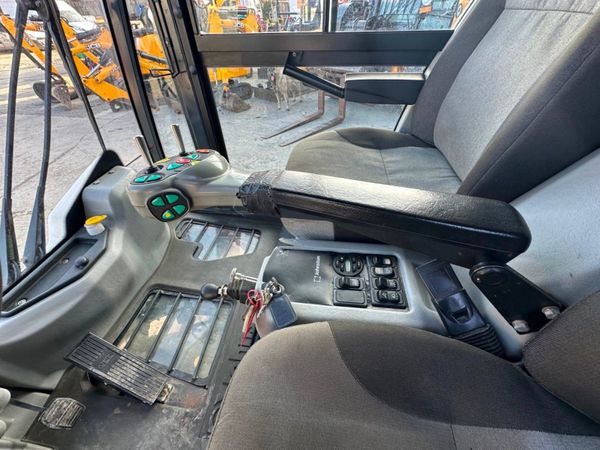 2014 JOHNSTON  CITY ROAD COMPACT SWEEPER 370167303