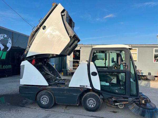 2014 JOHNSTON  CITY ROAD COMPACT SWEEPER 370167313
