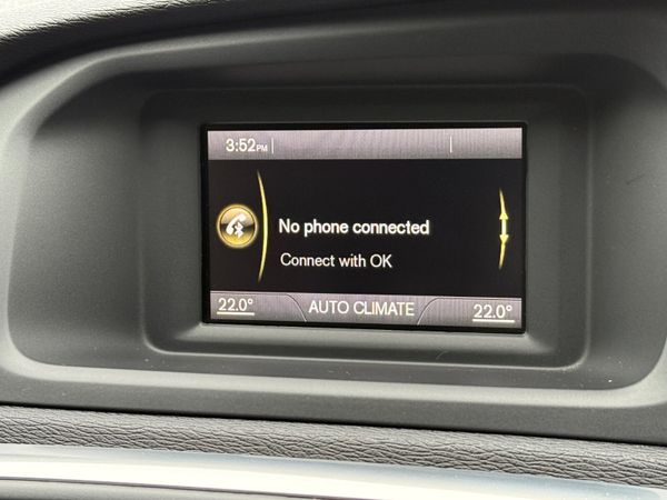 Excellent Condition 161 Volvo V40 R-Design! 370182477