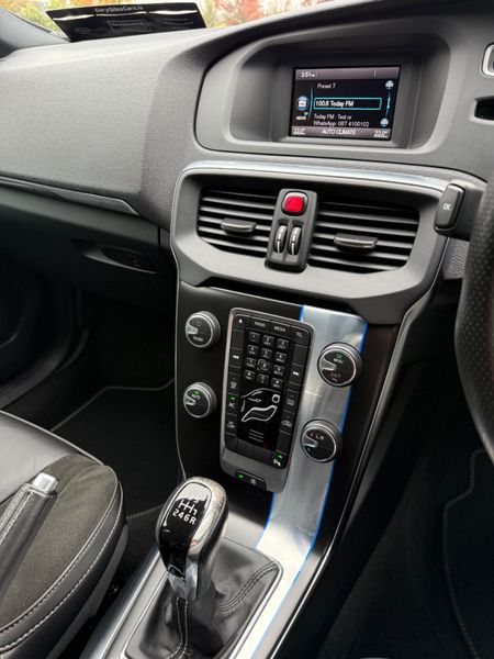 Excellent Condition 161 Volvo V40 R-Design! 370182479