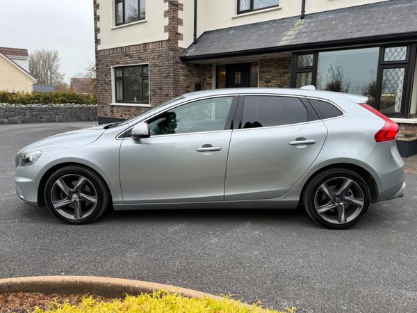 Excellent Condition 161 Volvo V40 R-Design! 370182472
