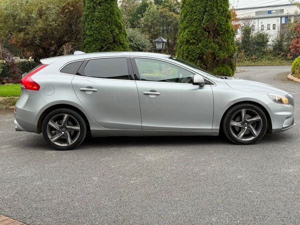 Excellent Condition 161 Volvo V40 R-Design! 370182473