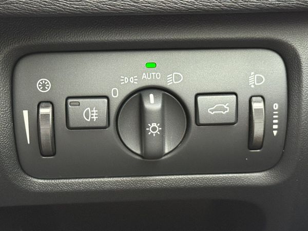 Excellent Condition 161 Volvo V40 R-Design! 370182485