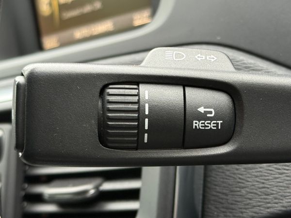 Excellent Condition 161 Volvo V40 R-Design! 370182486