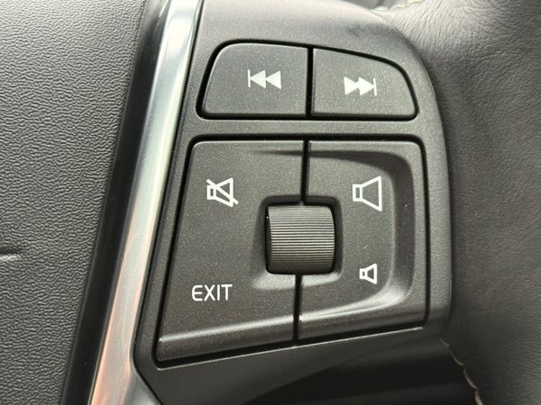 Excellent Condition 161 Volvo V40 R-Design! 370182482