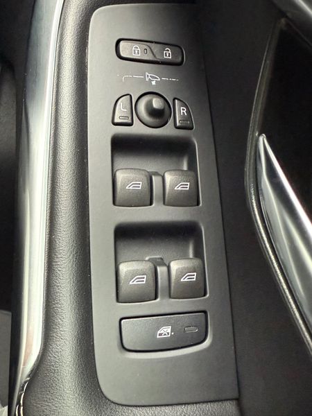 Excellent Condition 161 Volvo V40 R-Design! 370182483