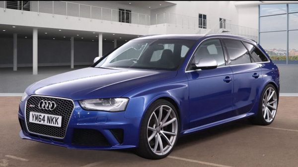 Audi RS4 Avant 370199632