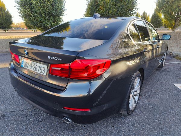 BMW 5-Series 2018 530E 370221852