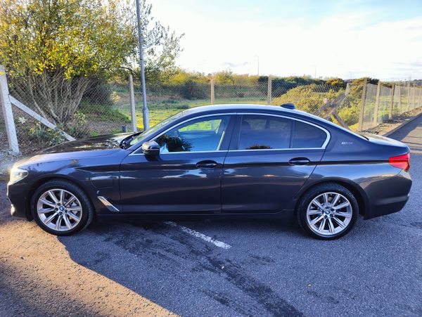 BMW 5-Series 2018 530E 370221853