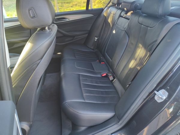 BMW 5-Series 2018 530E 370222015