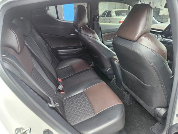 192 Toyota CH-R Automatic Hybrid / G leather Spec 370236185