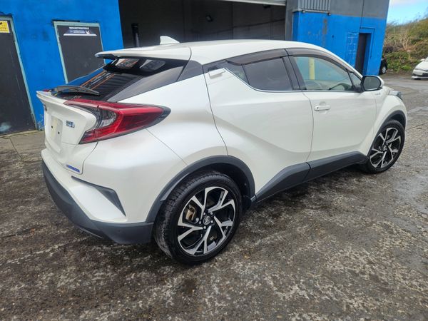 192 Toyota CH-R Automatic Hybrid / G leather Spec 370236186