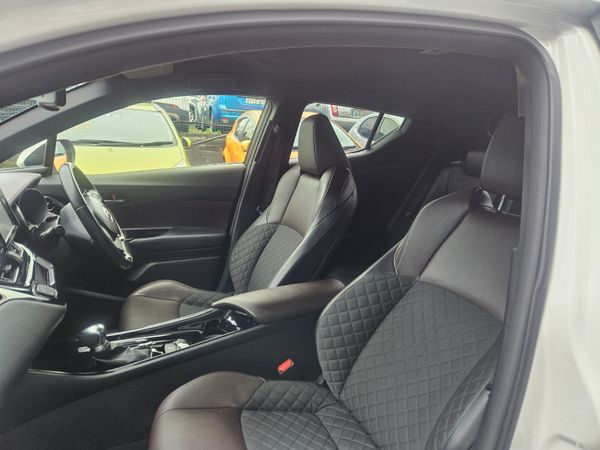 192 Toyota CH-R Automatic Hybrid / G leather Spec 370236198
