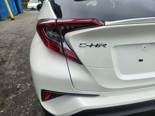 192 Toyota CH-R Automatic Hybrid / G leather Spec 370236211