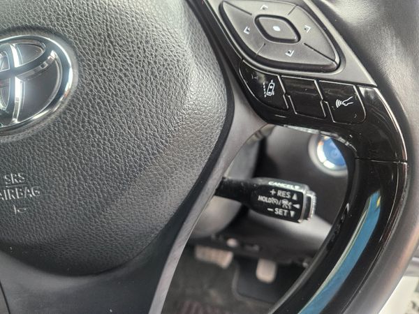 192 Toyota CH-R Automatic Hybrid / G leather Spec 370236212