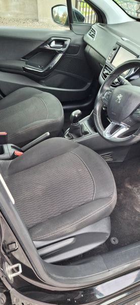 Peugeot 208 1.2 370236477