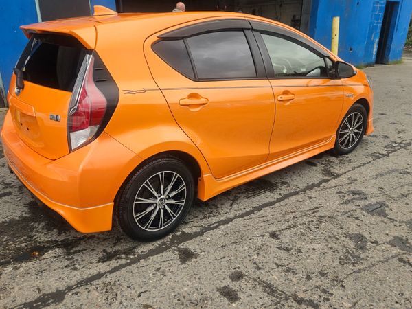 2016 Toyota Aqua Hybrid Sports Auto 370237744