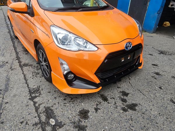 2016 Toyota Aqua Hybrid Sports Auto 370237746