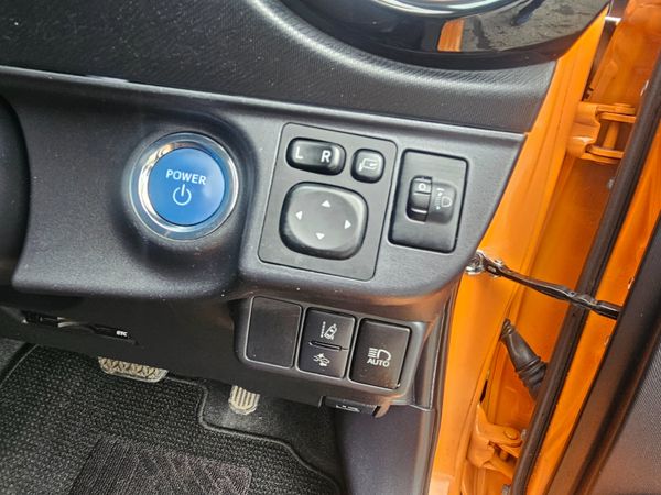 2016 Toyota Aqua Hybrid Sports Auto 370237750