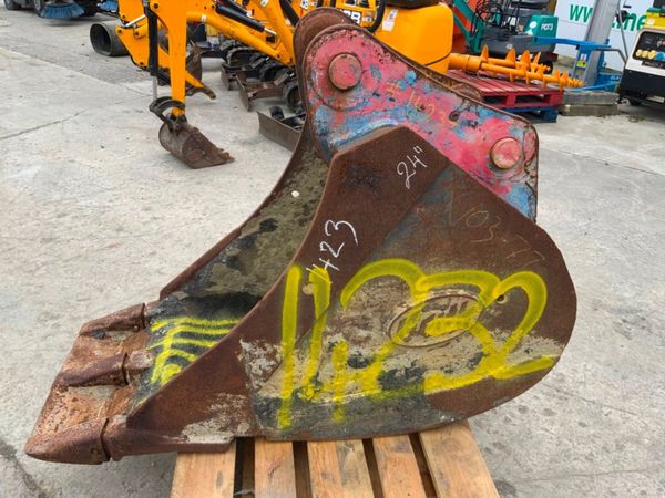 24" GEITH BUCKET........65mm PINS............1423 370242435